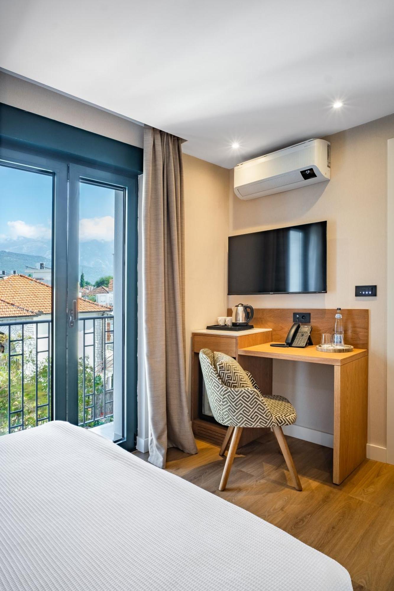 Hotel Villa Royal Tivat Exterior foto